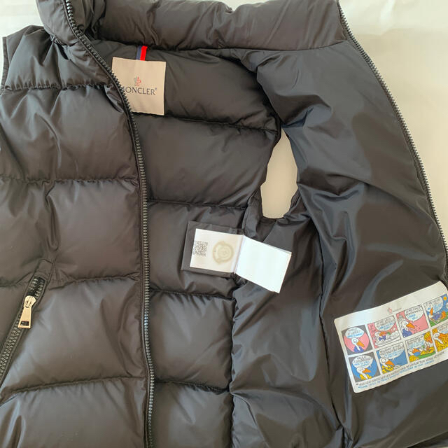 MONCLER(モンクレール)のモンクレールダウンベスト レディースのジャケット/アウター(ダウンベスト)の商品写真