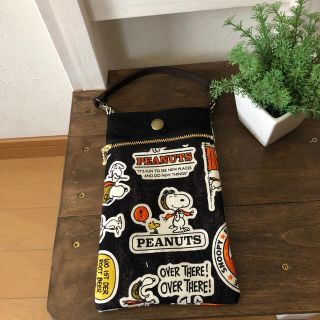 スヌーピー(SNOOPY)のフライングエース　スヌーピ　スマホポーチ　ファスナーポケット付　(ポーチ)