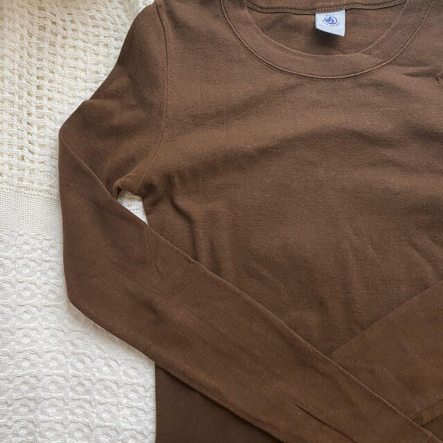 PETIT BATEAU(プチバトー)のPETIT BATEAU brown tops レディースのトップス(Tシャツ(長袖/七分))の商品写真