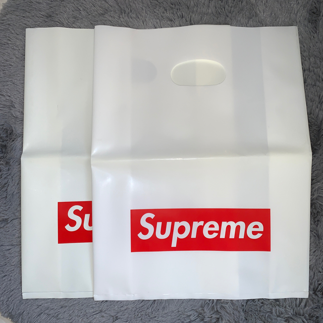 Supreme(シュプリーム)のsupreme シュプリーム　ショップ袋　ショッパー レディースのバッグ(ショップ袋)の商品写真