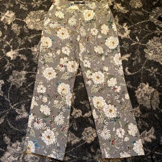 ザラ(ZARA)の【ZARA】花柄パンツ(カジュアルパンツ)