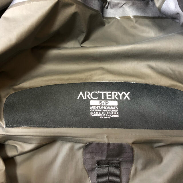 ARC'TERYX(アークテリクス)のアークテリクス  Beta SL、Sサイズ、色CYPRESS メンズのジャケット/アウター(マウンテンパーカー)の商品写真