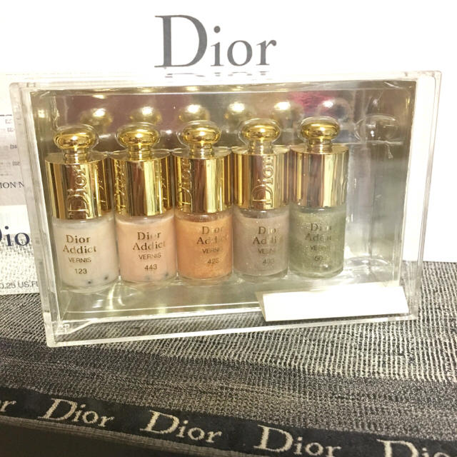 Christian Dior(クリスチャンディオール)のDior 限定 マニキュア box コスメ/美容のネイル(マニキュア)の商品写真