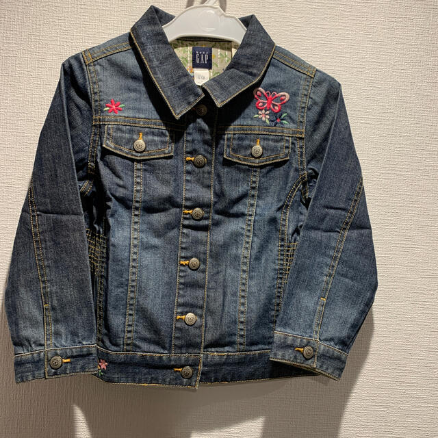 babyGAP(ベビーギャップ)の刺繍　Gシャン　110㎝ キッズ/ベビー/マタニティのキッズ服女の子用(90cm~)(ジャケット/上着)の商品写真