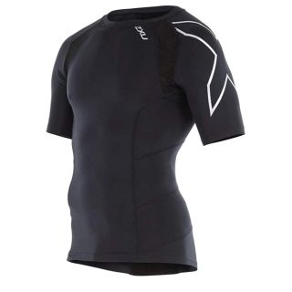 ツータイムズユー(2XU)の2XU ショートスリーブシャツ[新品未使用Mサイズ](トレーニング用品)