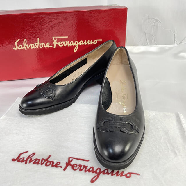 Salvatore Ferragamo(サルヴァトーレフェラガモ)の専用【美品】フェラガモ ガンチーニ ローヒール スポンジソール パンプス 5C レディースの靴/シューズ(ハイヒール/パンプス)の商品写真