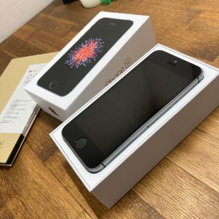 アップル(Apple)のiphone SE 64GB(スマートフォン本体)