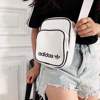 アディダス(adidas)の[アディダス オリジナルス] adidas 男女兼用 ミニバッグ ホワイト(ショルダーバッグ)