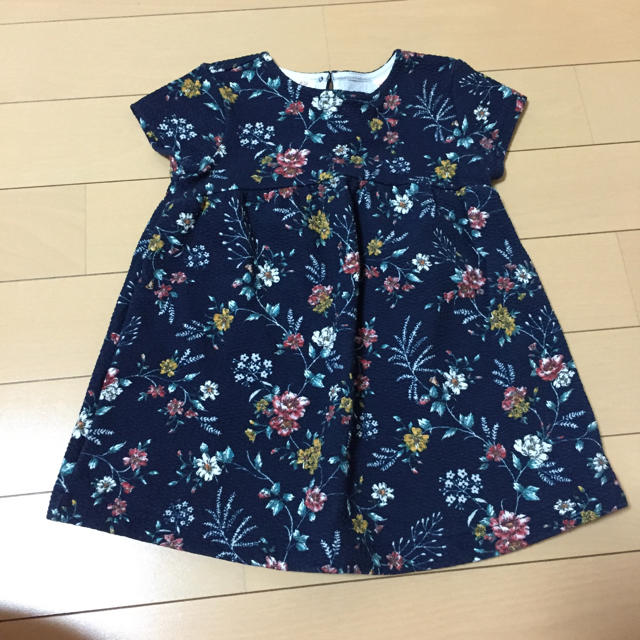 ZARA KIDS(ザラキッズ)のZARAベビーワンピース80㎝ キッズ/ベビー/マタニティのベビー服(~85cm)(ワンピース)の商品写真