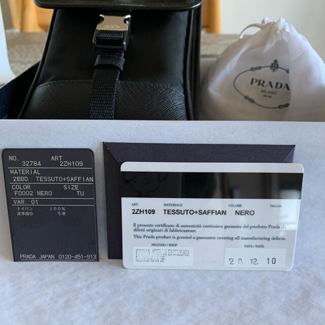 PRADA(プラダ)の新品PRADAショルダーストラップ付きナイロン×サフィアーノレザー携帯電話ケース メンズのバッグ(ショルダーバッグ)の商品写真