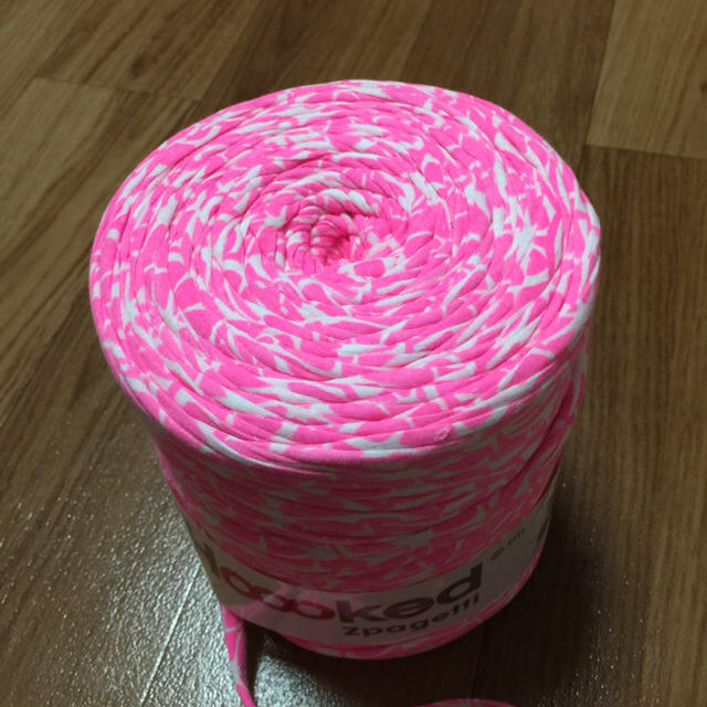希少！ズパゲッティ ピンクネオンミックス ハンドメイドの素材/材料(生地/糸)の商品写真