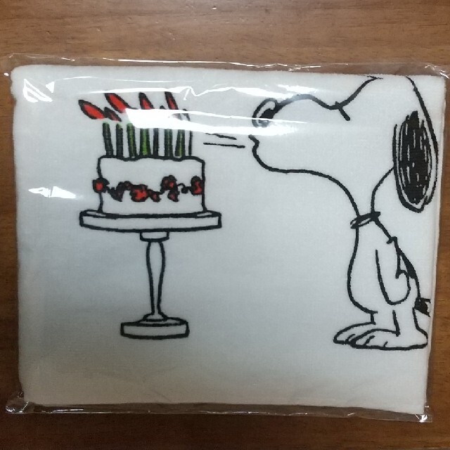 SNOOPY(スヌーピー)のスヌーピー　ハッピーバースデー柄タオル エンタメ/ホビーのアニメグッズ(タオル)の商品写真