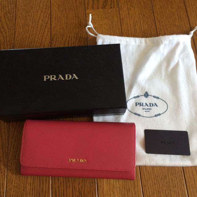 PRADA(プラダ)の新品未使用＊PRADA長財布 レディースのファッション小物(財布)の商品写真
