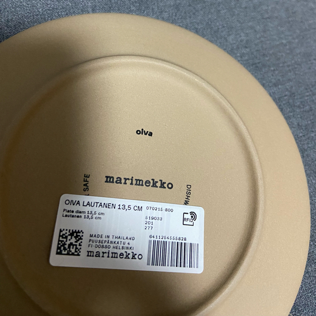 marimekko(マリメッコ)の（専用）マリメッコ   OIVA  13.5cm プレート　2枚　新品 インテリア/住まい/日用品のキッチン/食器(食器)の商品写真