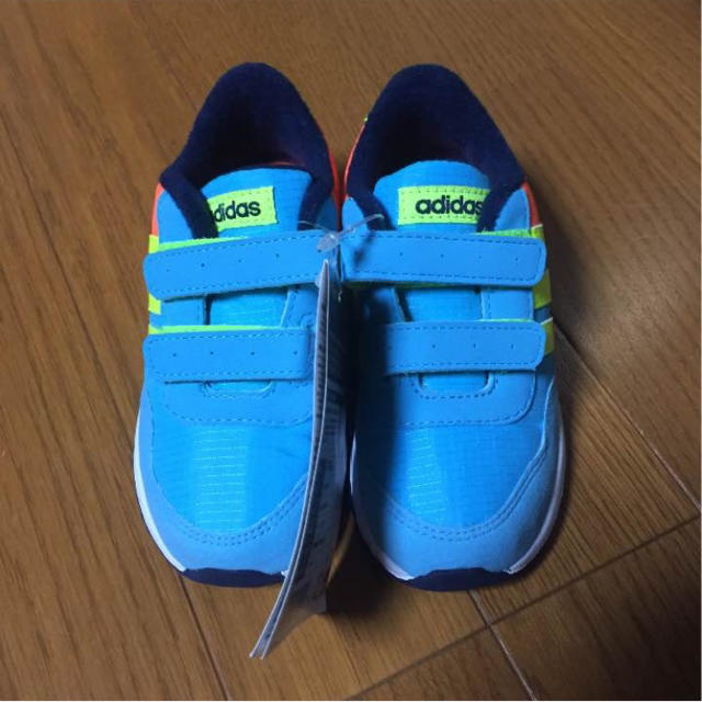 adidas(アディダス)のkids スニーカー 15cm キッズ/ベビー/マタニティのキッズ靴/シューズ(15cm~)(スニーカー)の商品写真