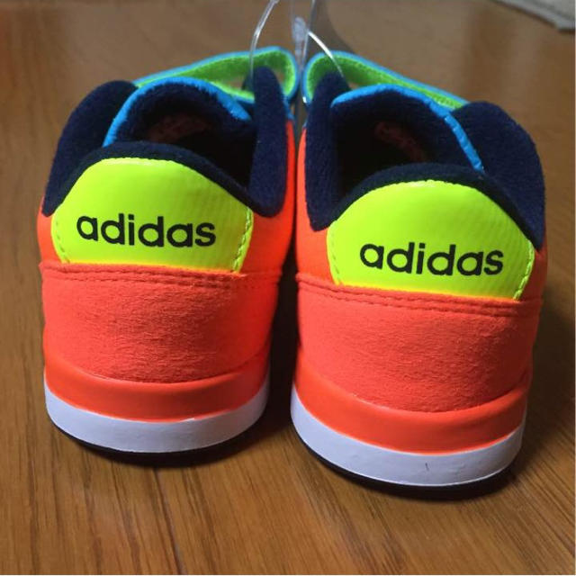 adidas(アディダス)のkids スニーカー 15cm キッズ/ベビー/マタニティのキッズ靴/シューズ(15cm~)(スニーカー)の商品写真