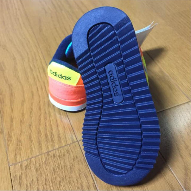 adidas(アディダス)のkids スニーカー 15cm キッズ/ベビー/マタニティのキッズ靴/シューズ(15cm~)(スニーカー)の商品写真