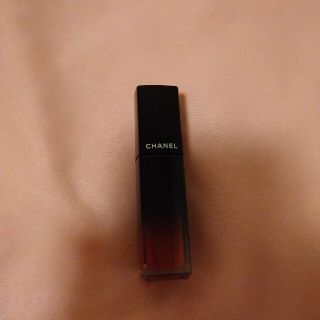 シャネル(CHANEL)のCHANEL ルージュ アリュール ラック64(口紅)