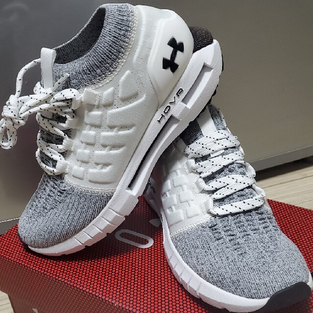 UNDER ARMOUR(アンダーアーマー)の【新品★定価18150円★アンダーアーマー】ホバーファントム/ランニングシューズ レディースの靴/シューズ(スニーカー)の商品写真