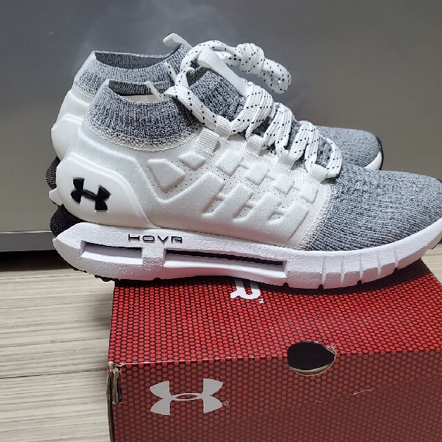 UNDER ARMOUR(アンダーアーマー)の【新品★定価18150円★アンダーアーマー】ホバーファントム/ランニングシューズ レディースの靴/シューズ(スニーカー)の商品写真