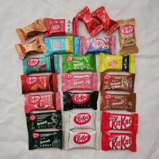 ネスレ(Nestle)のmuu様専用 キットカット 15種類  Meltykiss 2種類 17個(菓子/デザート)