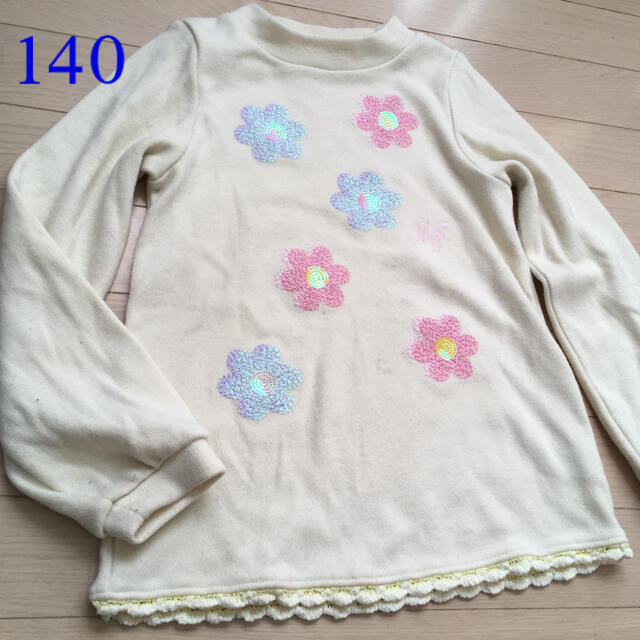 mezzo piano(メゾピアノ)のメゾピアノ　トレーナー　140 キッズ/ベビー/マタニティのキッズ服女の子用(90cm~)(Tシャツ/カットソー)の商品写真