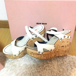 ミュウミュウ(miumiu)の値下げmiumiuウェッジサンダル(サンダル)