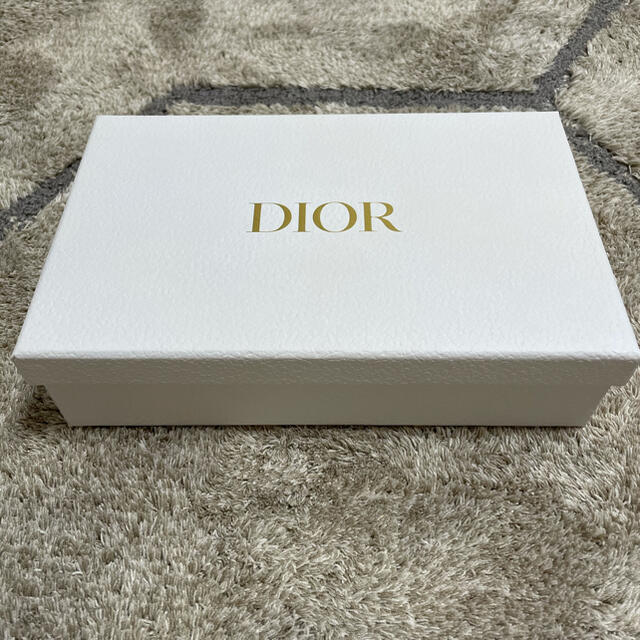 Christian Dior(クリスチャンディオール)のDIOR ディオール　箱　ボックス　ホワイト レディースのバッグ(ショップ袋)の商品写真
