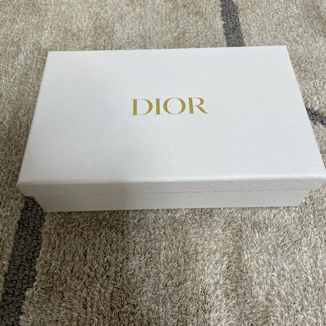 Christian Dior(クリスチャンディオール)のDIOR ディオール　箱　ボックス　ホワイト レディースのバッグ(ショップ袋)の商品写真