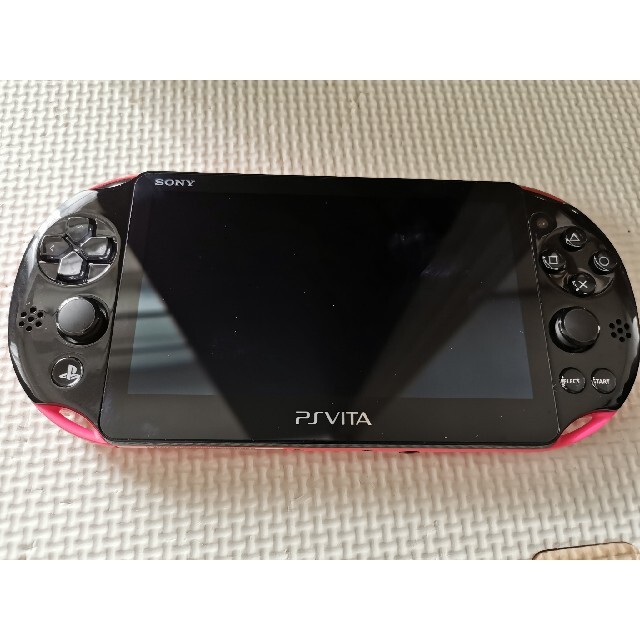PlayStation Vita(プレイステーションヴィータ)のvita 本体　2000 エンタメ/ホビーのゲームソフト/ゲーム機本体(携帯用ゲーム機本体)の商品写真