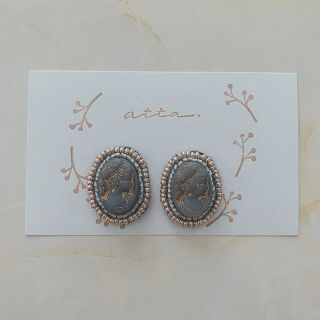 手染めカメオ刺繍カボションのピアス/イヤリング(ピアス)