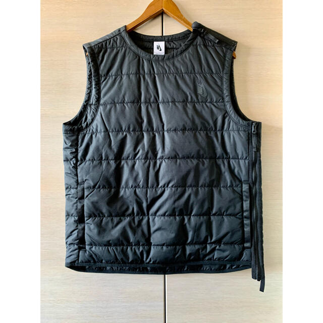 NIKE(ナイキ)のNikeLAB ESSENTIALS VEST BLACK M メンズのジャケット/アウター(ダウンベスト)の商品写真