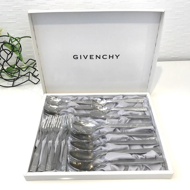 GIVENCHY(ジバンシィ)のGIVENCHY 未使用　カラトリーセット インテリア/住まい/日用品のキッチン/食器(カトラリー/箸)の商品写真