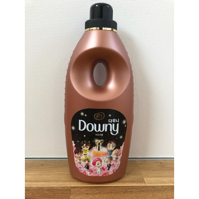 防弾少年団(BTS)(ボウダンショウネンダン)のDowny（ダウニー）BTS 柔軟剤 軽量カップSUGA &ジョングク写真 インテリア/住まい/日用品の日用品/生活雑貨/旅行(洗剤/柔軟剤)の商品写真