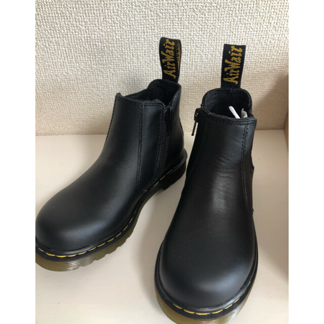 Dr.Martens(ドクターマーチン)の【新品・未使用】ドクターマーチン　キッズ　本革チェルシーブーツ　 キッズ/ベビー/マタニティのキッズ靴/シューズ(15cm~)(ブーツ)の商品写真