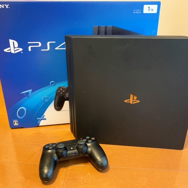 送料無料 美品 PS4 Pro 1TB 本体 CUH-7000BB01