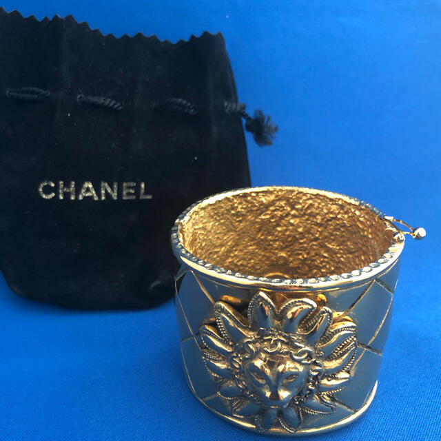 CHANELビンテージバングル 【おすすめ】 25500円 www.gold-and-wood.com
