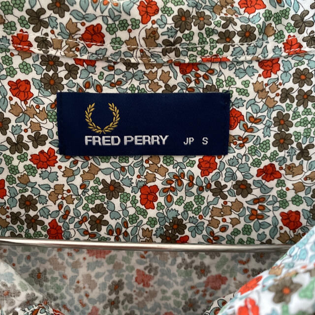 FRED PERRY フレッドペリー ワンポイント シャツ 花柄