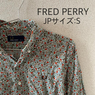 フレッドペリー(FRED PERRY)のFRED PERRY フレッドペリー ワンポイント シャツ 花柄(シャツ)
