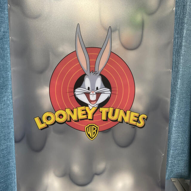 即日発送！looney tunes フィギュア　bugs bunny エンタメ/ホビーのおもちゃ/ぬいぐるみ(キャラクターグッズ)の商品写真