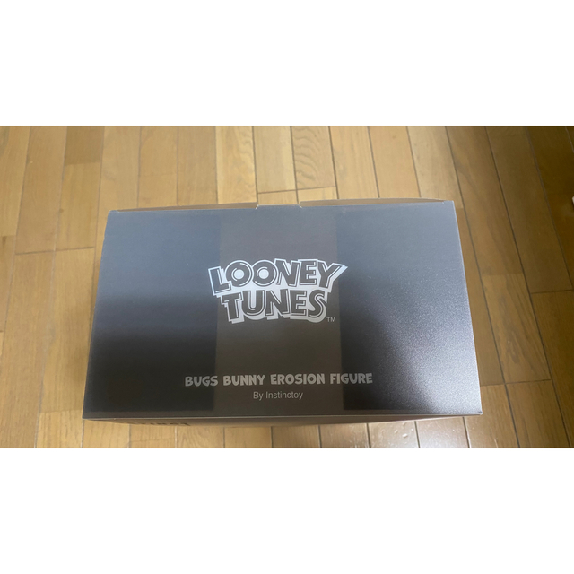 即日発送！looney tunes フィギュア　bugs bunny エンタメ/ホビーのおもちゃ/ぬいぐるみ(キャラクターグッズ)の商品写真