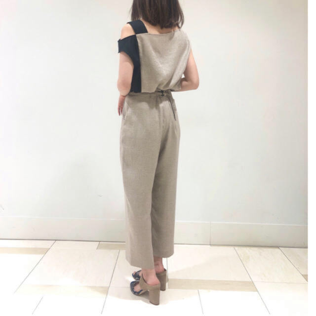 本格派ま グレースコンチネンタル イレギュラーネックトップ クロップドストレートパンツ セット コーデ