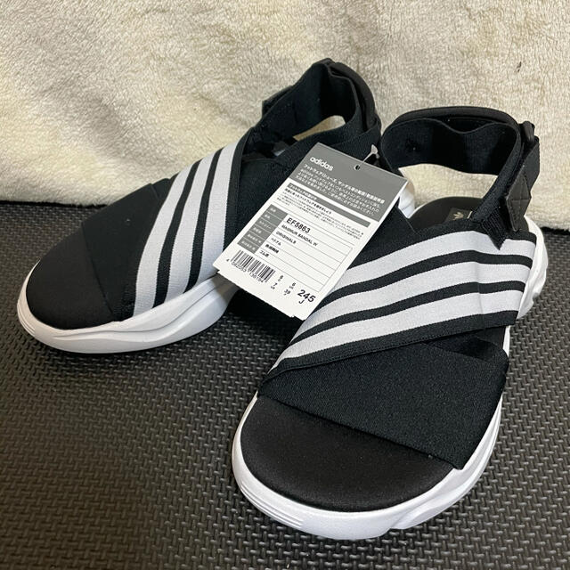 adidas(アディダス)の【新品】 adidas  サンダル 24.5 即購入OK 早い物勝ち  レディースの靴/シューズ(サンダル)の商品写真