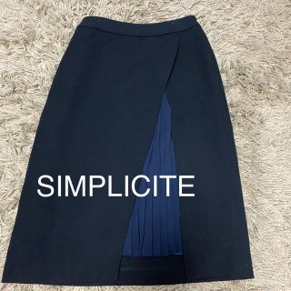 シンプリシテェ(Simplicite)のSIMPLICITE 変形アシメ　プリーツ入り膝丈スカート　黒(ひざ丈スカート)