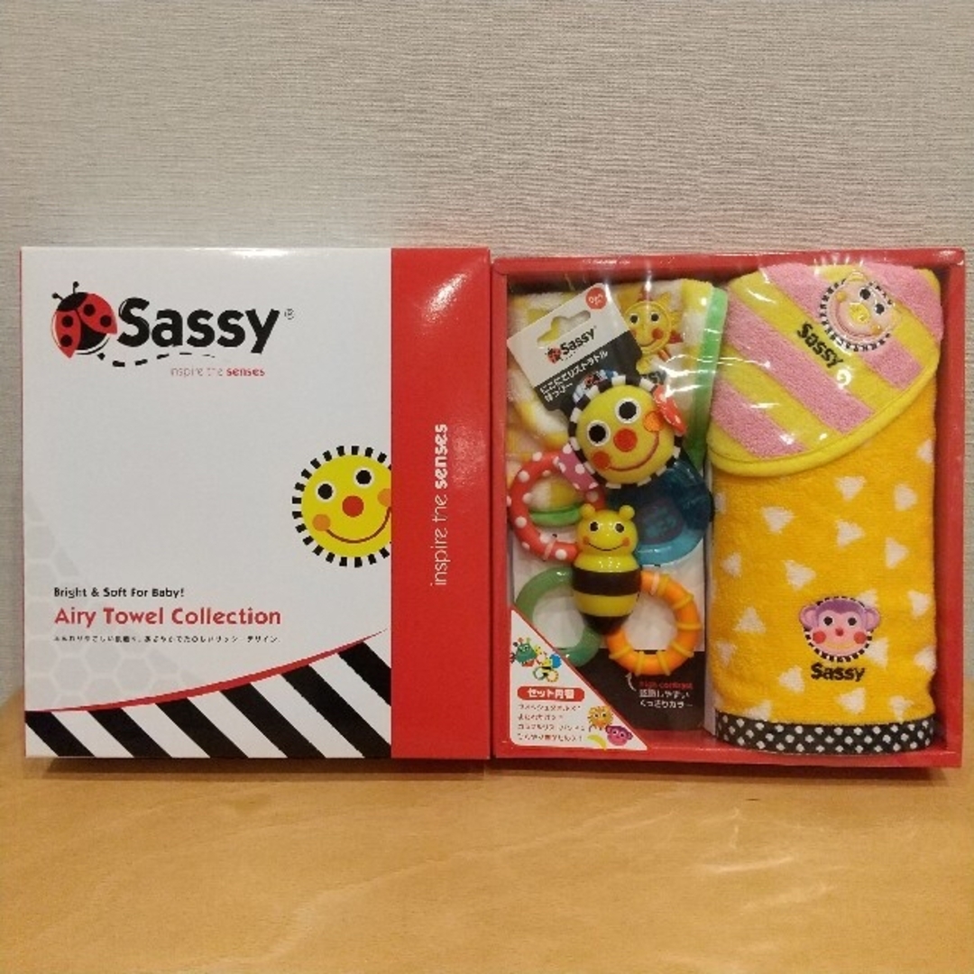 Sassy(サッシー)の【新品未使用】サッシー・出産祝いセット(オレンジ) キッズ/ベビー/マタニティのメモリアル/セレモニー用品(その他)の商品写真