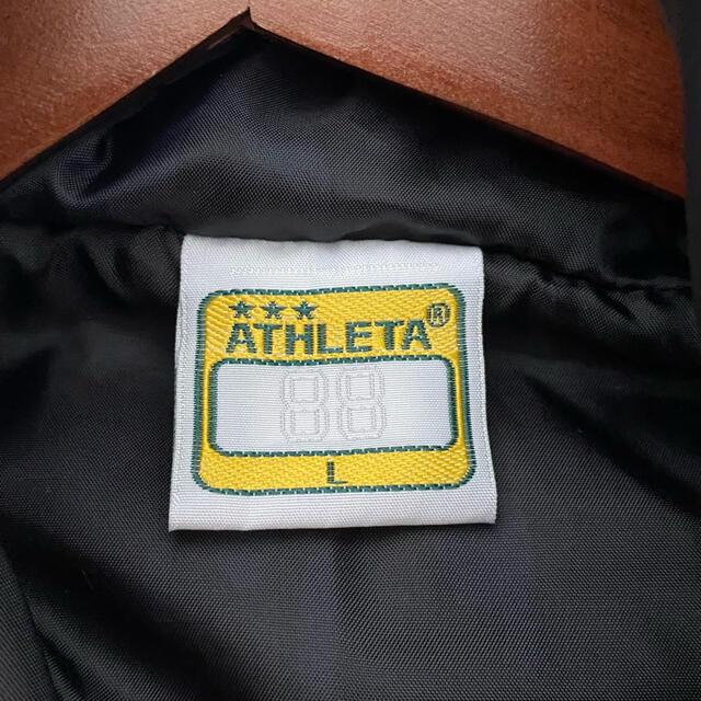 ATHLETA(アスレタ)のathleta アスレタ 中綿 ウォームジャケット black L スポーツ/アウトドアのサッカー/フットサル(ウェア)の商品写真