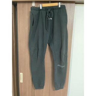 フィアオブゴッド(FEAR OF GOD)のフォグエッセンシャルズESSENTIALS■グラフィックロゴスウェットパンツ(その他)