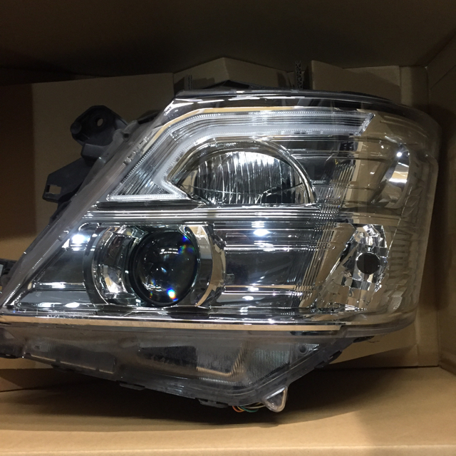 日産(ニッサン)のキャラバン ヘッドライト LED 自動車/バイクのバイク(パーツ)の商品写真