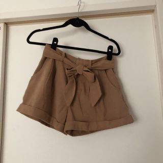 イング(INGNI)のショートパンツ キュロット　ベージュ　リボンベルトつき(ショートパンツ)