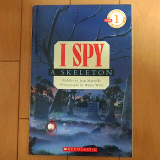 【美品！】 I Spy a Skeleton (洋書)